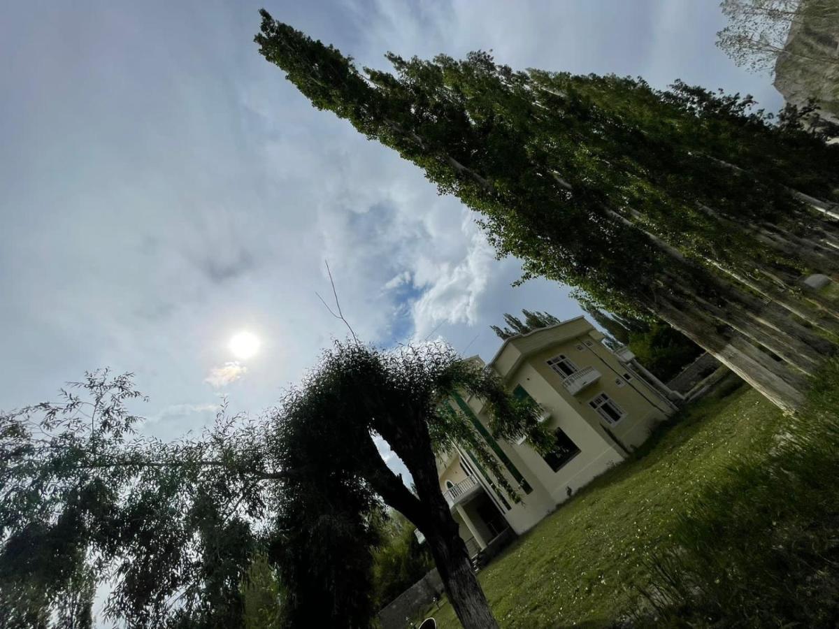 Skardu Saraye Hotel & Resort Luaran gambar