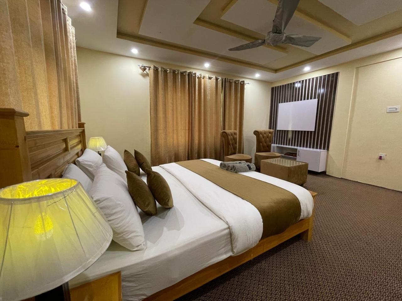 Skardu Saraye Hotel & Resort Luaran gambar